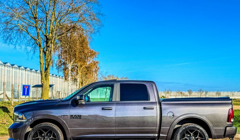 DODGE RAM 1500 5.7L HEMI 4X4 401PK V8 SPORT * FULL OPTION * LAGE BIJTELLING * 22 INCH 4 – PLAY LICHTMETALEN SPORTVELGEN * BLACK-OPPS * LUCHTVERING * MAGNAFLOW UITLAATSYSTEEM * AFSTAND START * SCHUIFKANTELDAK * R/T GRILL * TREKHAAK 3500 KG * 200 LITER PRINS LPG – G3 * vol