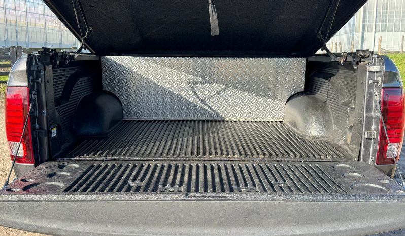 DODGE RAM 1500 5.7L HEMI 4X4 401PK V8 SPORT * FULL OPTION * LAGE BIJTELLING * 22 INCH 4 – PLAY LICHTMETALEN SPORTVELGEN * BLACK-OPPS * LUCHTVERING * MAGNAFLOW UITLAATSYSTEEM * AFSTAND START * SCHUIFKANTELDAK * R/T GRILL * TREKHAAK 3500 KG * 200 LITER PRINS LPG – G3 * vol