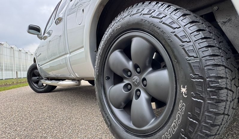 DODGE RAM 1500 4.7L V8 * SRT – 10 PAKKET * MARGE * YOUNGTIMER * INRUIL AANBIEDING * 6 ZITPLAATSEN * 20 INCH SPORTVELGEN * PERFORMANCE HOOD MOTORKAP * NIEUWE APK * NIEUWE BANDEN * MAGNAFLOW UITLAATSYSTEEM COMPLEET * PERFECT * vol