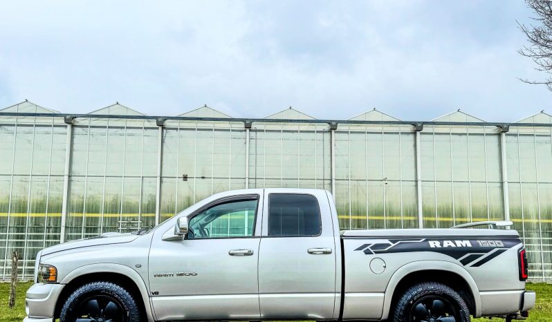 DODGE RAM 1500 4.7L V8 * SRT – 10 PAKKET * MARGE * YOUNGTIMER * INRUIL AANBIEDING * 6 ZITPLAATSEN * 20 INCH SPORTVELGEN * PERFORMANCE HOOD MOTORKAP * NIEUWE APK * NIEUWE BANDEN * MAGNAFLOW UITLAATSYSTEEM COMPLEET * PERFECT * vol