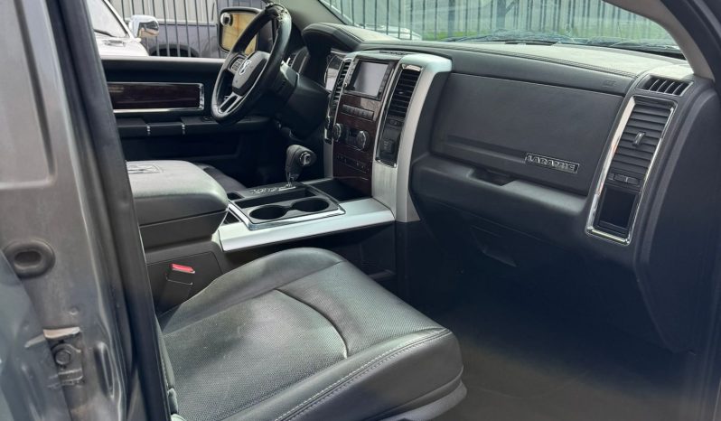 DODGE RAM 1500 5.7L HEMI 4X4 400PK LARAMIE * FULL OPTION * 20 INCH LICHTMETALEN SPORTVELGEN * 2013 * INRUIL AANBIEDING * LPG PRINS * SCHUIFKANTELDAK * vol