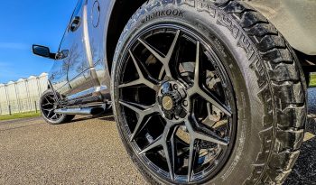 DODGE RAM 1500 5.7L HEMI 4X4 401PK V8 SPORT * FULL OPTION * LAGE BIJTELLING * 22 INCH 4 – PLAY LICHTMETALEN SPORTVELGEN * BLACK-OPPS * LUCHTVERING * MAGNAFLOW UITLAATSYSTEEM * AFSTAND START * SCHUIFKANTELDAK * R/T GRILL * TREKHAAK 3500 KG * 200 LITER PRINS LPG – G3 * vol