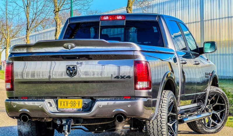 DODGE RAM 1500 5.7L HEMI 4X4 401PK V8 SPORT * FULL OPTION * LAGE BIJTELLING * 22 INCH 4 – PLAY LICHTMETALEN SPORTVELGEN * BLACK-OPPS * LUCHTVERING * MAGNAFLOW UITLAATSYSTEEM * AFSTAND START * SCHUIFKANTELDAK * R/T GRILL * TREKHAAK 3500 KG * 200 LITER PRINS LPG – G3 * vol