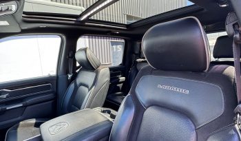 DODGE RAM 1500 5.7L HEMI V8 4X4 401PK * LARAMIE * SPORT * BLACK-OPPS * WIDE BODY * BOM VOL * PERFORMANCE UITLAAT SYSTEEM * TRX GRILL * ELEKTRISCHE TREEPLANKEN * AFSTAND START * CUSTOM STRIPING * GROOT SCHERM * PANORAMADAK * LPG 122 LITER PRINS * vol