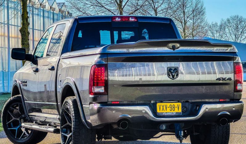 DODGE RAM 1500 5.7L HEMI 4X4 401PK V8 SPORT * FULL OPTION * LAGE BIJTELLING * 22 INCH 4 – PLAY LICHTMETALEN SPORTVELGEN * BLACK-OPPS * LUCHTVERING * MAGNAFLOW UITLAATSYSTEEM * AFSTAND START * SCHUIFKANTELDAK * R/T GRILL * TREKHAAK 3500 KG * 200 LITER PRINS LPG – G3 * vol
