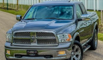 DODGE RAM 1500 5.7L HEMI 4X4 400PK LARAMIE * FULL OPTION * 20 INCH LICHTMETALEN SPORTVELGEN * 2013 * INRUIL AANBIEDING * LPG PRINS * SCHUIFKANTELDAK * vol