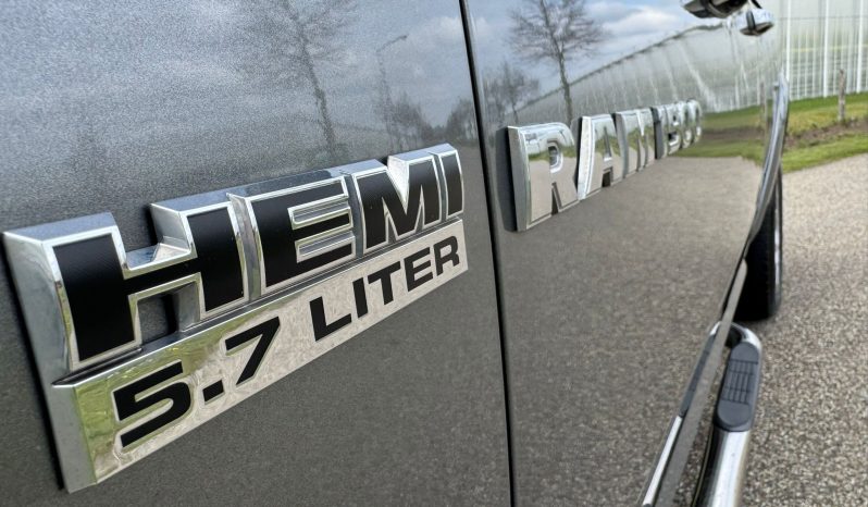 DODGE RAM 1500 5.7L HEMI 4X4 400PK LARAMIE * FULL OPTION * 20 INCH LICHTMETALEN SPORTVELGEN * 2013 * INRUIL AANBIEDING * LPG PRINS * SCHUIFKANTELDAK * vol