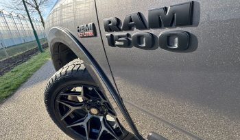 DODGE RAM 1500 5.7L HEMI 4X4 401PK V8 SPORT * FULL OPTION * LAGE BIJTELLING * 22 INCH 4 – PLAY LICHTMETALEN SPORTVELGEN * BLACK-OPPS * LUCHTVERING * MAGNAFLOW UITLAATSYSTEEM * AFSTAND START * SCHUIFKANTELDAK * R/T GRILL * TREKHAAK 3500 KG * 200 LITER PRINS LPG – G3 * vol