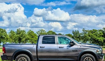 DODGE RAM 1500 5.7L HEMI 4X4 401PK V8 * REBEL * OFF – ROAD * RAMBOX * 2E EIGENAAR * NETTE CONDITIE * ZWARTE HEMEL * SCHUIFKANTELDAK * AFSTAND START * STOELVERWARMING * STUURVERWARMING * SIDE BARS * TOW HOOKS ROOD * 18 INCH OFF ROAD LICHTMETALEN SPORTVELGEN * vol
