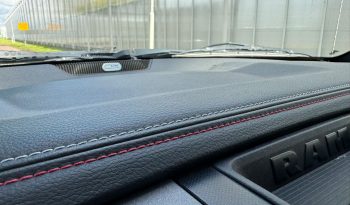 DODGE RAM 1500 5.7L HEMI 4X4 401PK V8 * REBEL * OFF – ROAD * RAMBOX * 2E EIGENAAR * NETTE CONDITIE * ZWARTE HEMEL * SCHUIFKANTELDAK * AFSTAND START * STOELVERWARMING * STUURVERWARMING * SIDE BARS * TOW HOOKS ROOD * 18 INCH OFF ROAD LICHTMETALEN SPORTVELGEN * vol