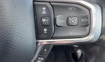 DODGE RAM 1500 5.7L V8 HEMI 4X4 401PK * LARAMIE * SPORT * BLACK-OPPS * FULL OPTION * 22 INCH 4 – PLAY SPORTVELGEN * AFSTAND START * ZWARTE HEMEL * GROOT SCHERM * 200 LITER LPG PRINS * LUCHTVERING * VOL LEDER – ALCANTARA * ADAPTIEVE CRUISE CONTROLE * 360 CAMERA * LANE ASSIST * vol