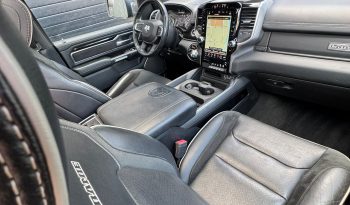 DODGE RAM 1500 5.7L V8 HEMI 4X4 401PK * LARAMIE * SPORT * BLACK-OPPS * FULL OPTION * 22 INCH 4 – PLAY SPORTVELGEN * AFSTAND START * ZWARTE HEMEL * GROOT SCHERM * 200 LITER LPG PRINS * LUCHTVERING * VOL LEDER – ALCANTARA * ADAPTIEVE CRUISE CONTROLE * 360 CAMERA * LANE ASSIST * vol