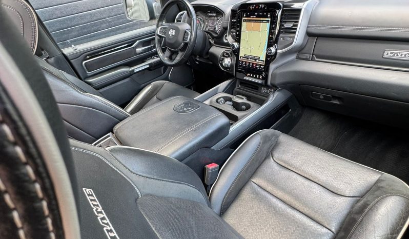 DODGE RAM 1500 5.7L V8 HEMI 4X4 401PK * LARAMIE * SPORT * BLACK-OPPS * FULL OPTION * 22 INCH 4 – PLAY SPORTVELGEN * AFSTAND START * ZWARTE HEMEL * GROOT SCHERM * 200 LITER LPG PRINS * LUCHTVERING * VOL LEDER – ALCANTARA * ADAPTIEVE CRUISE CONTROLE * 360 CAMERA * LANE ASSIST * vol