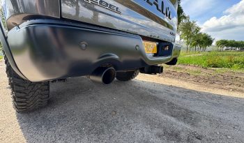 DODGE RAM 1500 5.7L HEMI 4X4 401PK V8 * REBEL * OFF – ROAD * RAMBOX * 2E EIGENAAR * NETTE CONDITIE * ZWARTE HEMEL * SCHUIFKANTELDAK * AFSTAND START * STOELVERWARMING * STUURVERWARMING * SIDE BARS * TOW HOOKS ROOD * 18 INCH OFF ROAD LICHTMETALEN SPORTVELGEN * vol