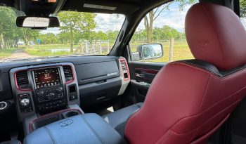 DODGE RAM 1500 5.7L HEMI 4X4 401PK V8 * REBEL * OFF – ROAD * RAMBOX * 2E EIGENAAR * NETTE CONDITIE * ZWARTE HEMEL * SCHUIFKANTELDAK * AFSTAND START * STOELVERWARMING * STUURVERWARMING * SIDE BARS * TOW HOOKS ROOD * 18 INCH OFF ROAD LICHTMETALEN SPORTVELGEN * vol