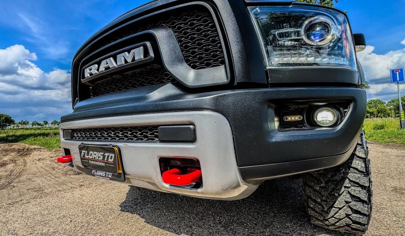 DODGE RAM 1500 5.7L HEMI 4X4 401PK V8 * REBEL * OFF – ROAD * RAMBOX * 2E EIGENAAR * NETTE CONDITIE * ZWARTE HEMEL * SCHUIFKANTELDAK * AFSTAND START * STOELVERWARMING * STUURVERWARMING * SIDE BARS * TOW HOOKS ROOD * 18 INCH OFF ROAD LICHTMETALEN SPORTVELGEN * vol