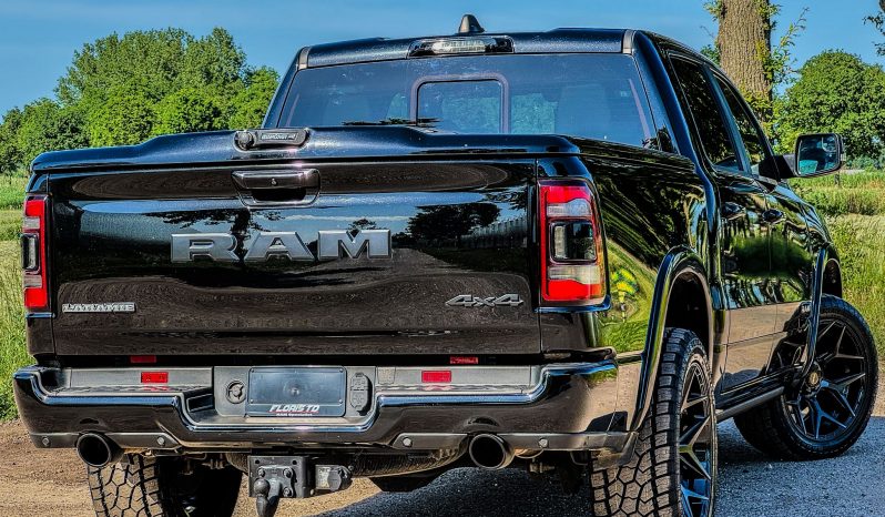 DODGE RAM 1500 5.7L V8 HEMI 4X4 401PK * LARAMIE * SPORT * BLACK-OPPS * FULL OPTION * 22 INCH 4 – PLAY SPORTVELGEN * AFSTAND START * ZWARTE HEMEL * GROOT SCHERM * 200 LITER LPG PRINS * LUCHTVERING * VOL LEDER – ALCANTARA * ADAPTIEVE CRUISE CONTROLE * 360 CAMERA * LANE ASSIST * vol