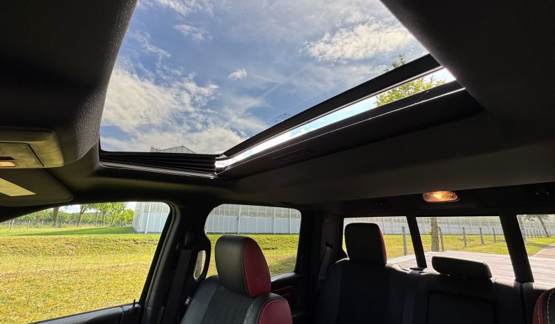 DODGE RAM 1500 5.7L HEMI 4X4 401PK V8 * REBEL * OFF – ROAD * RAMBOX * 2E EIGENAAR * NETTE CONDITIE * ZWARTE HEMEL * SCHUIFKANTELDAK * AFSTAND START * STOELVERWARMING * STUURVERWARMING * SIDE BARS * TOW HOOKS ROOD * 18 INCH OFF ROAD LICHTMETALEN SPORTVELGEN * vol
