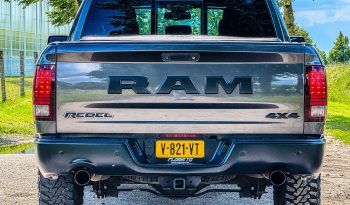 DODGE RAM 1500 5.7L HEMI 4X4 401PK V8 * REBEL * OFF – ROAD * RAMBOX * 2E EIGENAAR * NETTE CONDITIE * ZWARTE HEMEL * SCHUIFKANTELDAK * AFSTAND START * STOELVERWARMING * STUURVERWARMING * SIDE BARS * TOW HOOKS ROOD * 18 INCH OFF ROAD LICHTMETALEN SPORTVELGEN * vol
