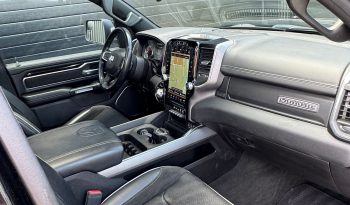 DODGE RAM 1500 5.7L V8 HEMI 4X4 401PK * LARAMIE * SPORT * BLACK-OPPS * FULL OPTION * 22 INCH 4 – PLAY SPORTVELGEN * AFSTAND START * ZWARTE HEMEL * GROOT SCHERM * 200 LITER LPG PRINS * LUCHTVERING * VOL LEDER – ALCANTARA * ADAPTIEVE CRUISE CONTROLE * 360 CAMERA * LANE ASSIST * vol