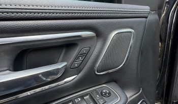 DODGE RAM 1500 5.7L V8 HEMI 4X4 401PK * LARAMIE * SPORT * BLACK-OPPS * FULL OPTION * 22 INCH 4 – PLAY SPORTVELGEN * AFSTAND START * ZWARTE HEMEL * GROOT SCHERM * 200 LITER LPG PRINS * LUCHTVERING * VOL LEDER – ALCANTARA * ADAPTIEVE CRUISE CONTROLE * 360 CAMERA * LANE ASSIST * vol