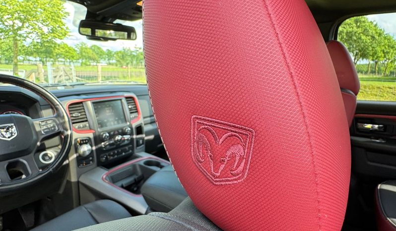 DODGE RAM 1500 5.7L HEMI 4X4 401PK V8 * REBEL * OFF – ROAD * RAMBOX * 2E EIGENAAR * NETTE CONDITIE * ZWARTE HEMEL * SCHUIFKANTELDAK * AFSTAND START * STOELVERWARMING * STUURVERWARMING * SIDE BARS * TOW HOOKS ROOD * 18 INCH OFF ROAD LICHTMETALEN SPORTVELGEN * vol
