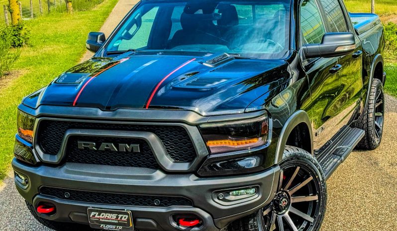 DODGE RAM 1500 5.7L HEMI 4X4 401PK V8 * REBEL * OFF-ROAD * 22 INCH XD LICHTMETALEN SPORTVELGEN * CUSTOM VIPER STRIPING * GROOT SCHERM * ZWARTE HEMEL * AFSTAND START * LPG PRINS ONDERBOUW * STOELVERWARMING * STUURVERWARMING * VOL LEDER * DIKKE PICK-UP * vol