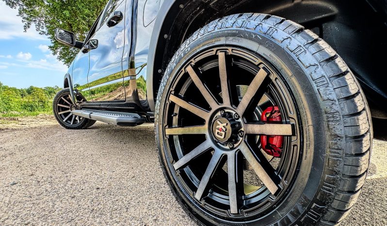 DODGE RAM 1500 5.7L HEMI 4X4 401PK V8 * REBEL * OFF-ROAD * 22 INCH XD LICHTMETALEN SPORTVELGEN * CUSTOM VIPER STRIPING * GROOT SCHERM * ZWARTE HEMEL * AFSTAND START * LPG PRINS ONDERBOUW * STOELVERWARMING * STUURVERWARMING * VOL LEDER * DIKKE PICK-UP * vol