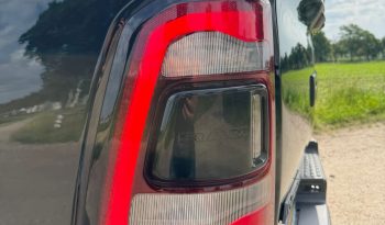 DODGE RAM 1500 5.7L HEMI 4X4 401PK V8 * REBEL * OFF-ROAD * 22 INCH XD LICHTMETALEN SPORTVELGEN * CUSTOM VIPER STRIPING * GROOT SCHERM * ZWARTE HEMEL * AFSTAND START * LPG PRINS ONDERBOUW * STOELVERWARMING * STUURVERWARMING * VOL LEDER * DIKKE PICK-UP * vol