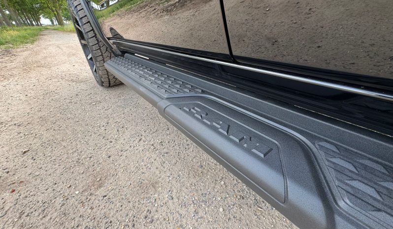 DODGE RAM 1500 5.7L HEMI 4X4 401PK V8 * REBEL * OFF-ROAD * 22 INCH XD LICHTMETALEN SPORTVELGEN * CUSTOM VIPER STRIPING * GROOT SCHERM * ZWARTE HEMEL * AFSTAND START * LPG PRINS ONDERBOUW * STOELVERWARMING * STUURVERWARMING * VOL LEDER * DIKKE PICK-UP * vol
