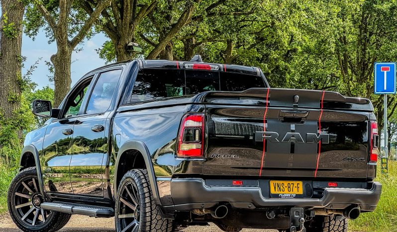 DODGE RAM 1500 5.7L HEMI 4X4 401PK V8 * REBEL * OFF-ROAD * 22 INCH XD LICHTMETALEN SPORTVELGEN * CUSTOM VIPER STRIPING * GROOT SCHERM * ZWARTE HEMEL * AFSTAND START * LPG PRINS ONDERBOUW * STOELVERWARMING * STUURVERWARMING * VOL LEDER * DIKKE PICK-UP * vol