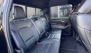 DODGE RAM 1500 5.7L HEMI 4X4 401PK V8 * REBEL * OFF-ROAD * 22 INCH XD LICHTMETALEN SPORTVELGEN * CUSTOM VIPER STRIPING * GROOT SCHERM * ZWARTE HEMEL * AFSTAND START * LPG PRINS ONDERBOUW * STOELVERWARMING * STUURVERWARMING * VOL LEDER * DIKKE PICK-UP * vol