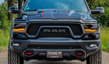 DODGE RAM 1500 5.7L HEMI 4X4 401PK V8 * REBEL * OFF-ROAD * 22 INCH XD LICHTMETALEN SPORTVELGEN * CUSTOM VIPER STRIPING * GROOT SCHERM * ZWARTE HEMEL * AFSTAND START * LPG PRINS ONDERBOUW * STOELVERWARMING * STUURVERWARMING * VOL LEDER * DIKKE PICK-UP * vol