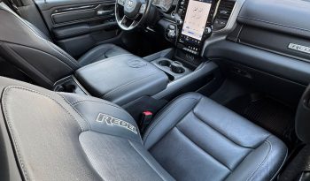 DODGE RAM 1500 5.7L HEMI 4X4 401PK V8 * REBEL * OFF-ROAD * 22 INCH XD LICHTMETALEN SPORTVELGEN * CUSTOM VIPER STRIPING * GROOT SCHERM * ZWARTE HEMEL * AFSTAND START * LPG PRINS ONDERBOUW * STOELVERWARMING * STUURVERWARMING * VOL LEDER * DIKKE PICK-UP * vol