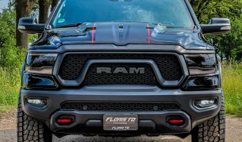 DODGE RAM 1500 5.7L HEMI 4X4 401PK V8 * REBEL * OFF-ROAD * 22 INCH XD LICHTMETALEN SPORTVELGEN * CUSTOM VIPER STRIPING * GROOT SCHERM * ZWARTE HEMEL * AFSTAND START * LPG PRINS ONDERBOUW * STOELVERWARMING * STUURVERWARMING * VOL LEDER * DIKKE PICK-UP * vol