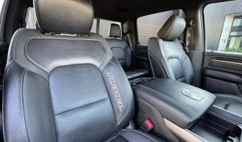 DODGE RAM 1500 5.7L HEMI 4X4 401PK V8 * REBEL * OFF-ROAD * 22 INCH XD LICHTMETALEN SPORTVELGEN * CUSTOM VIPER STRIPING * GROOT SCHERM * ZWARTE HEMEL * AFSTAND START * LPG PRINS ONDERBOUW * STOELVERWARMING * STUURVERWARMING * VOL LEDER * DIKKE PICK-UP * vol