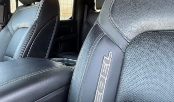 DODGE RAM 1500 5.7L HEMI 4X4 401PK V8 * REBEL * OFF-ROAD * 22 INCH XD LICHTMETALEN SPORTVELGEN * CUSTOM VIPER STRIPING * GROOT SCHERM * ZWARTE HEMEL * AFSTAND START * LPG PRINS ONDERBOUW * STOELVERWARMING * STUURVERWARMING * VOL LEDER * DIKKE PICK-UP * vol