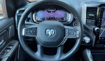 DODGE RAM 1500 5.7L V8 HEMI 4X4 * LARAMIE * SPORT * BLACK-OPPS * BOM VOL * NIEUWSTAAT * BOUWJAAR 2024 * HEAD-UP DISPLAY * DIGITALE BINNEN SPIEGEL CAMERA * AFSTAND START * 122 LITER ONDERBOUW LPG * 22 INCH TD SPORTVELGEN * 360 CAMERA * ADAPTIEVE CRUISE CONTROLE * VIRTUAL COCKPIT * vol