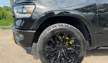 DODGE RAM 1500 5.7L HEMI 4X4 401PK * LARAMIE * SPORT * FULL OPTION * 22 INCH FUEL LICHTMETALEN SPORTVELGEN * MARGE * GEEN EXTRA BTW * CUSTOM STRIPING * KLEPPENDEMPER UITLAAT SYSTEEM * 3500 KG TREKHAAK * 360 CAMERA * LANE ASSIST * vol