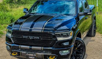 DODGE RAM 1500 5.7L HEMI 4X4 401PK * LARAMIE * SPORT * FULL OPTION * 22 INCH FUEL LICHTMETALEN SPORTVELGEN * MARGE * GEEN EXTRA BTW * CUSTOM STRIPING * KLEPPENDEMPER UITLAAT SYSTEEM * 3500 KG TREKHAAK * 360 CAMERA * LANE ASSIST * vol