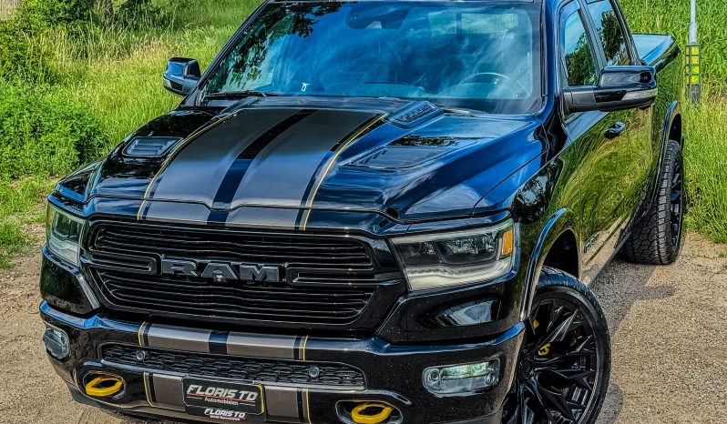 DODGE RAM 1500 5.7L HEMI 4X4 401PK * LARAMIE * SPORT * FULL OPTION * 22 INCH FUEL LICHTMETALEN SPORTVELGEN * MARGE * GEEN EXTRA BTW * CUSTOM STRIPING * KLEPPENDEMPER UITLAAT SYSTEEM * 3500 KG TREKHAAK * 360 CAMERA * LANE ASSIST * vol