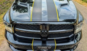 DODGE RAM 1500 5.7L HEMI V8 4X4 401PK * SPORT * WIDE BODY * LAGE BIJTELLING * AFSTAND START * DIKKE PICK-UP * CARBON STRIPING * LUCHTVERING * SPATBORD VERBREDERS * LED VERLICHTING * STOELVERWARMING * STOELVERKOELING * STUURVERWARMING * vol