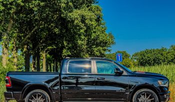 DODGE RAM 1500 5.7L V8 HEMI 4X4 * LARAMIE * SPORT * BLACK-OPPS * BOM VOL * NIEUWSTAAT * BOUWJAAR 2024 * HEAD-UP DISPLAY * DIGITALE BINNEN SPIEGEL CAMERA * AFSTAND START * 122 LITER ONDERBOUW LPG * 22 INCH TD SPORTVELGEN * 360 CAMERA * ADAPTIEVE CRUISE CONTROLE * VIRTUAL COCKPIT * vol