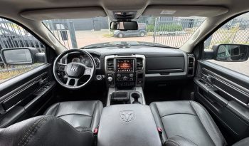 DODGE RAM 1500 5.7L HEMI V8 4X4 401PK * SPORT * WIDE BODY * LAGE BIJTELLING * AFSTAND START * DIKKE PICK-UP * CARBON STRIPING * LUCHTVERING * SPATBORD VERBREDERS * LED VERLICHTING * STOELVERWARMING * STOELVERKOELING * STUURVERWARMING * vol