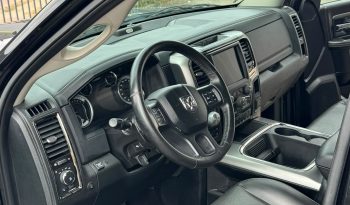 DODGE RAM 1500 5.7L HEMI V8 4X4 401PK * SPORT * WIDE BODY * LAGE BIJTELLING * AFSTAND START * DIKKE PICK-UP * CARBON STRIPING * LUCHTVERING * SPATBORD VERBREDERS * LED VERLICHTING * STOELVERWARMING * STOELVERKOELING * STUURVERWARMING * vol