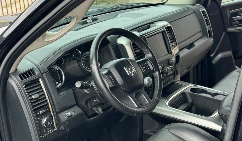 DODGE RAM 1500 5.7L HEMI V8 4X4 401PK * SPORT * WIDE BODY * LAGE BIJTELLING * AFSTAND START * DIKKE PICK-UP * CARBON STRIPING * LUCHTVERING * SPATBORD VERBREDERS * LED VERLICHTING * STOELVERWARMING * STOELVERKOELING * STUURVERWARMING * vol