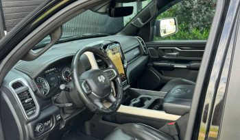 DODGE RAM 1500 5.7L HEMI 4X4 401PK * LARAMIE * SPORT * FULL OPTION * 22 INCH FUEL LICHTMETALEN SPORTVELGEN * MARGE * GEEN EXTRA BTW * CUSTOM STRIPING * KLEPPENDEMPER UITLAAT SYSTEEM * 3500 KG TREKHAAK * 360 CAMERA * LANE ASSIST * vol