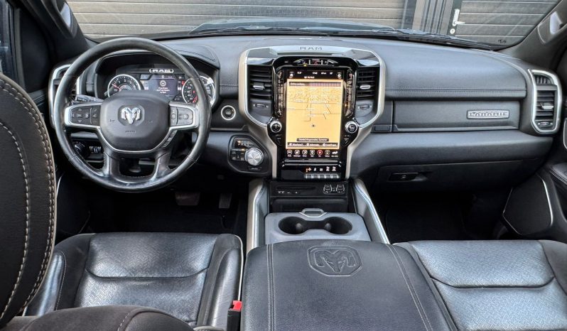 DODGE RAM 1500 5.7L HEMI 4X4 401PK * LARAMIE * SPORT * FULL OPTION * 22 INCH FUEL LICHTMETALEN SPORTVELGEN * MARGE * GEEN EXTRA BTW * CUSTOM STRIPING * KLEPPENDEMPER UITLAAT SYSTEEM * 3500 KG TREKHAAK * 360 CAMERA * LANE ASSIST * vol