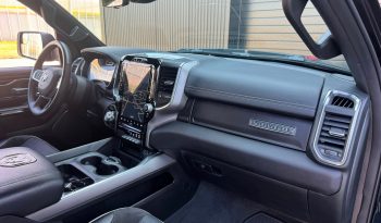 DODGE RAM 1500 5.7L V8 HEMI 4X4 * LARAMIE * SPORT * BLACK-OPPS * BOM VOL * NIEUWSTAAT * BOUWJAAR 2024 * HEAD-UP DISPLAY * DIGITALE BINNEN SPIEGEL CAMERA * AFSTAND START * 122 LITER ONDERBOUW LPG * 22 INCH TD SPORTVELGEN * 360 CAMERA * ADAPTIEVE CRUISE CONTROLE * VIRTUAL COCKPIT * vol