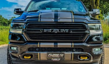 DODGE RAM 1500 5.7L HEMI 4X4 401PK * LARAMIE * SPORT * FULL OPTION * 22 INCH FUEL LICHTMETALEN SPORTVELGEN * MARGE * GEEN EXTRA BTW * CUSTOM STRIPING * KLEPPENDEMPER UITLAAT SYSTEEM * 3500 KG TREKHAAK * 360 CAMERA * LANE ASSIST * vol